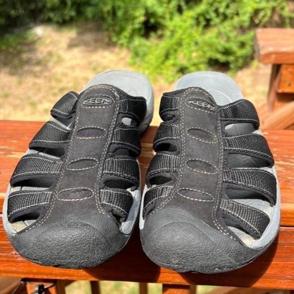 Keen Men's 8.5 Women 10 Black Gray Slip on Slides Outdoor Hiking Sandals